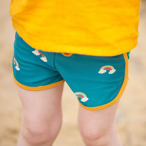 Pantaloncini da bagno riciclati Teal Rainbows: Arcobaleni color verde acqua / 5-6 anni