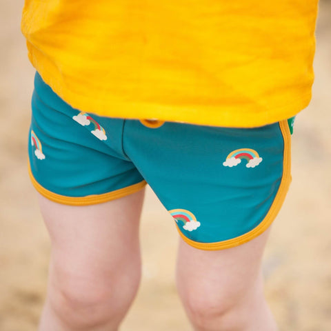 Pantaloncini da bagno riciclati Teal Rainbows: Arcobaleni color verde acqua / 6-7 anni