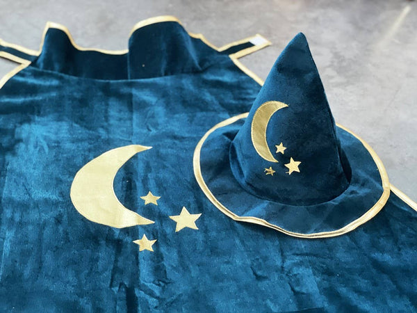 Set costume da mago blu con mantello, cappello e bacchetta